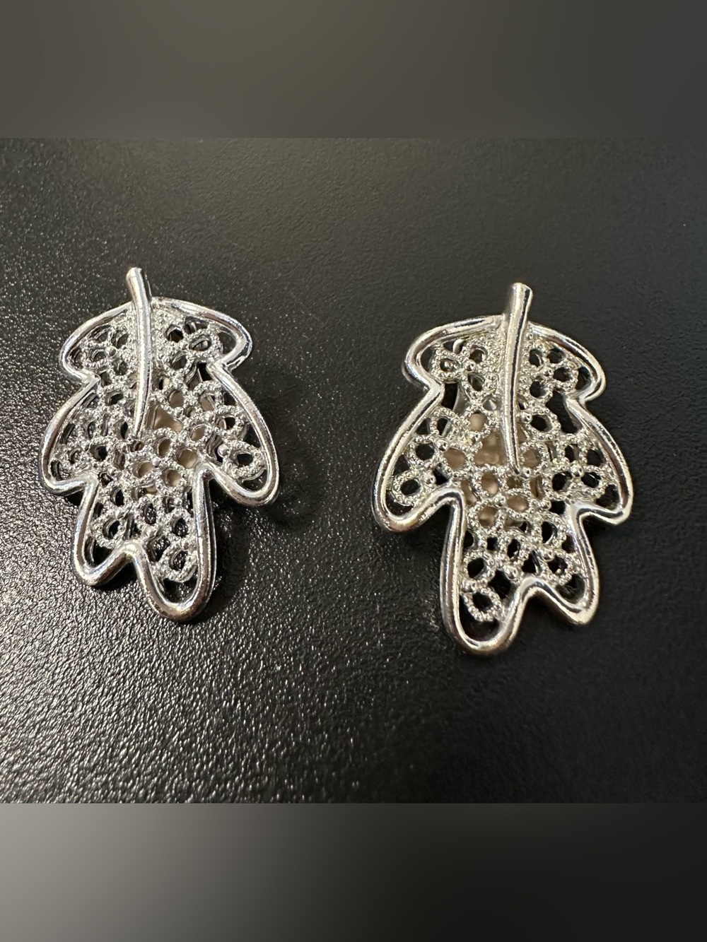 Vintage Sarah Coventry Silver Filigree Leaf clip on earrings
